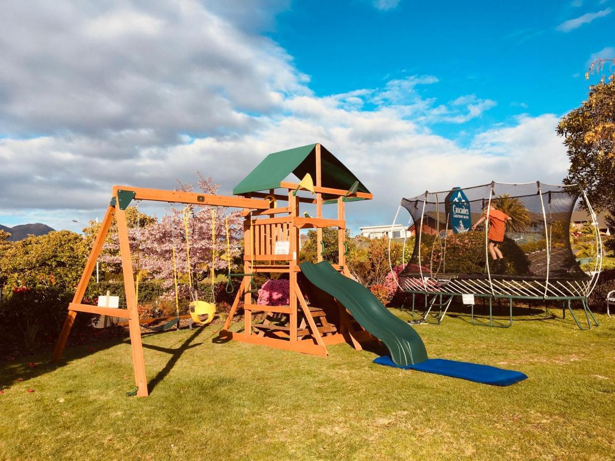 Cascades Lakefront Motel Taupo Eksteriør billede A backyard playground