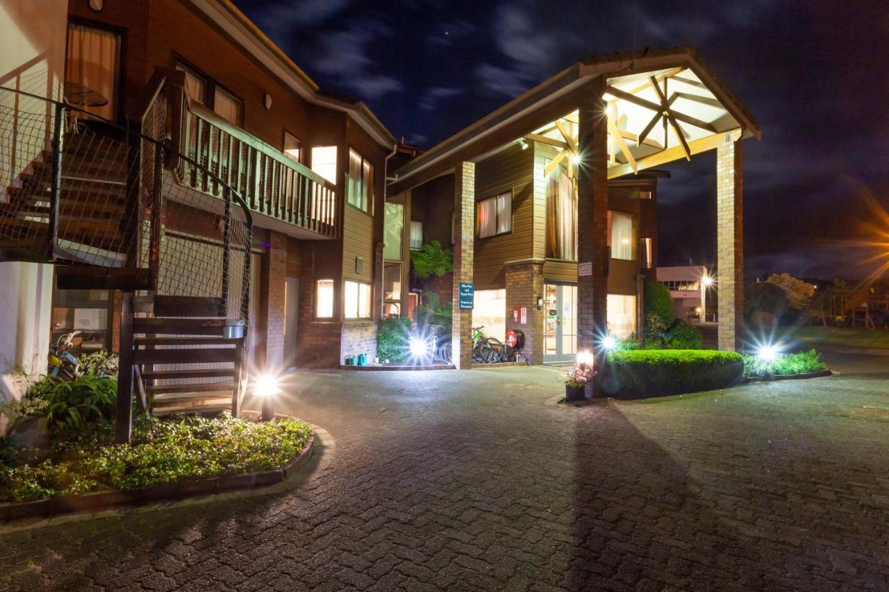Cascades Lakefront Motel Taupo Eksteriør billede The entrance of the hotel