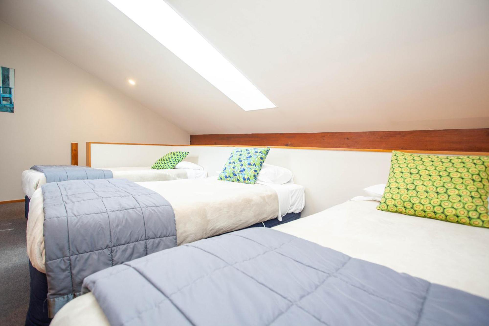 Cascades Lakefront Motel Taupo Værelse billede A room at the hotel