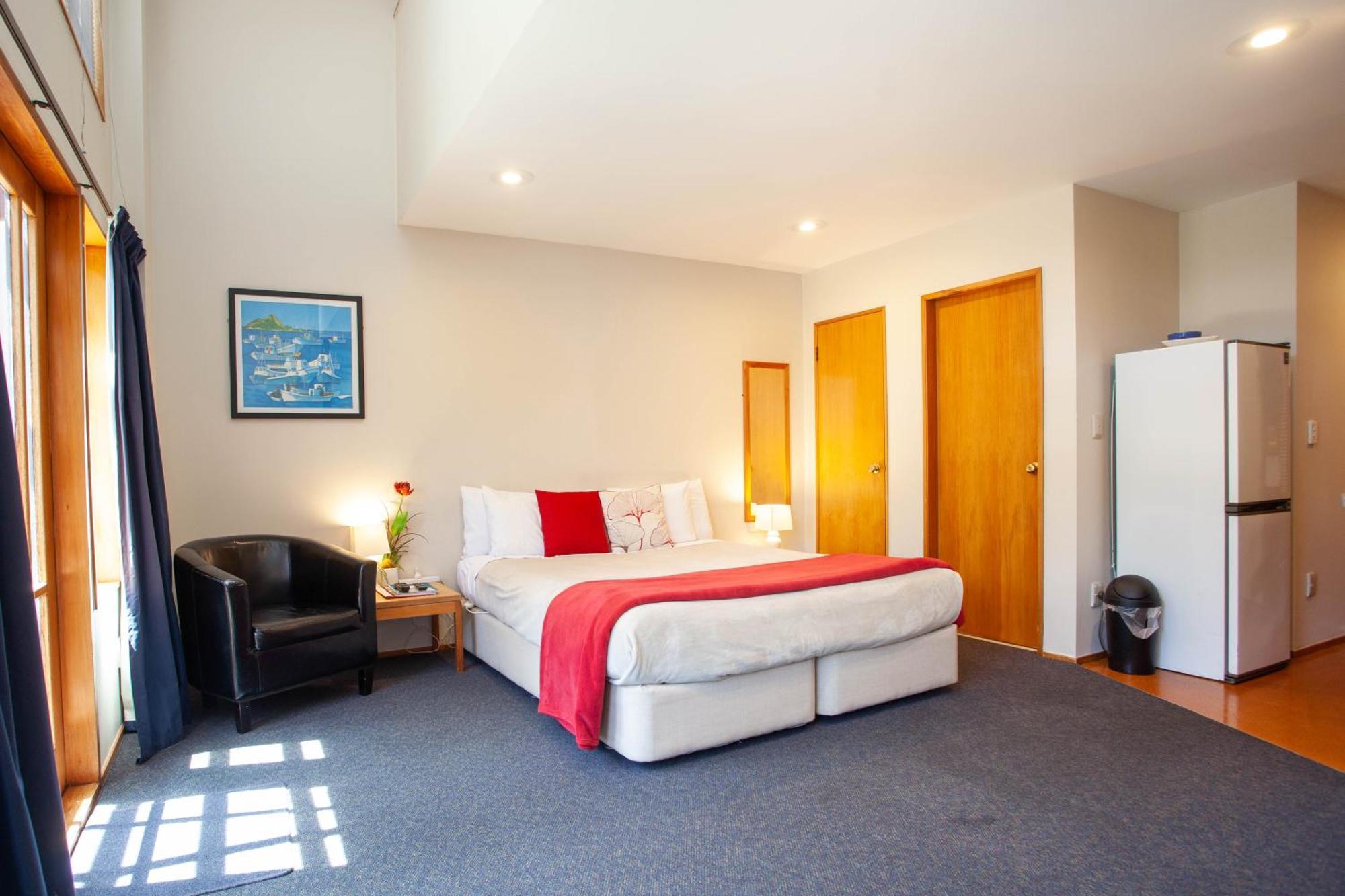 Cascades Lakefront Motel Taupo Værelse billede A typical studio apartment