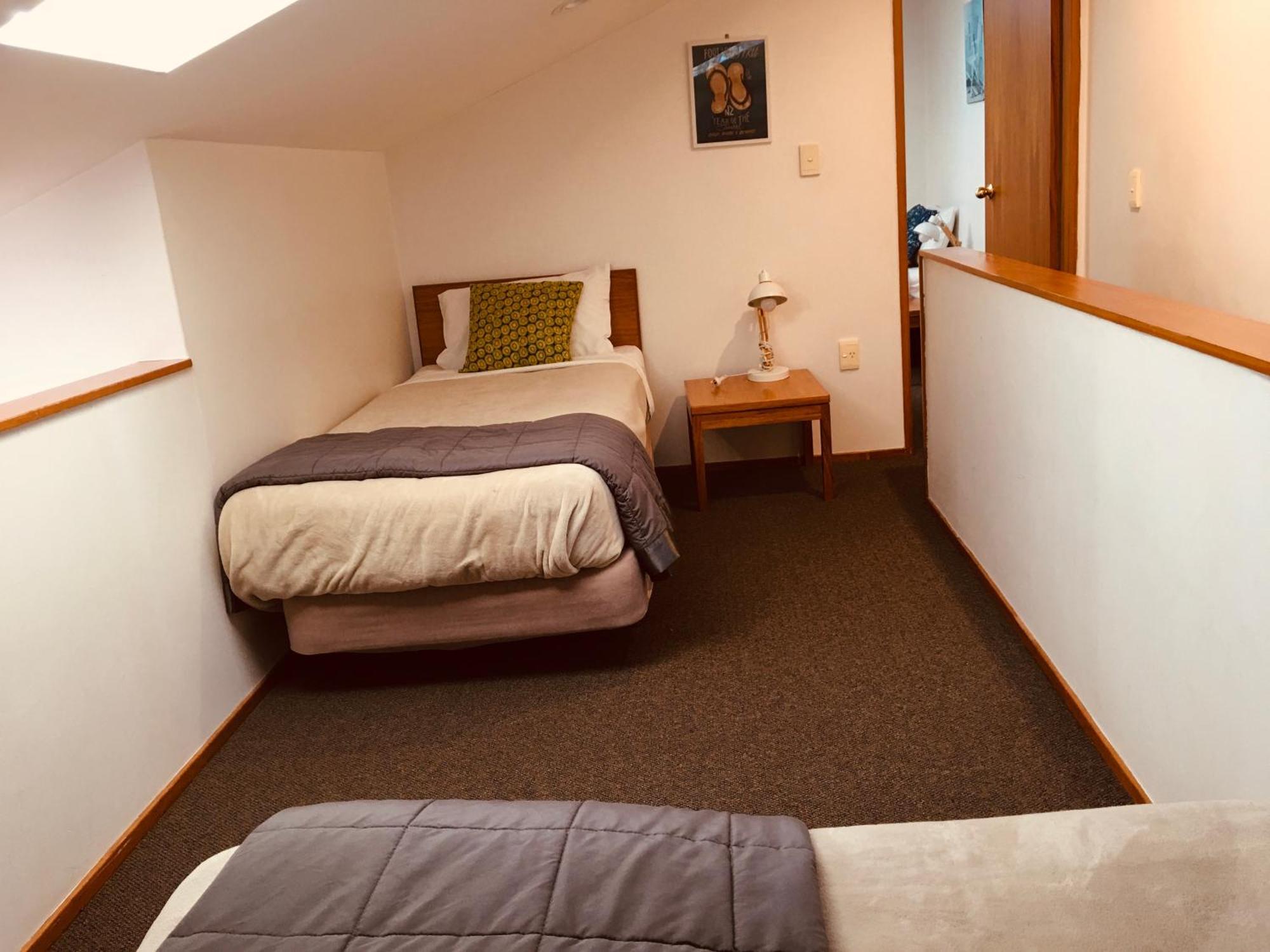 Cascades Lakefront Motel Taupo Eksteriør billede A single room at the hotel