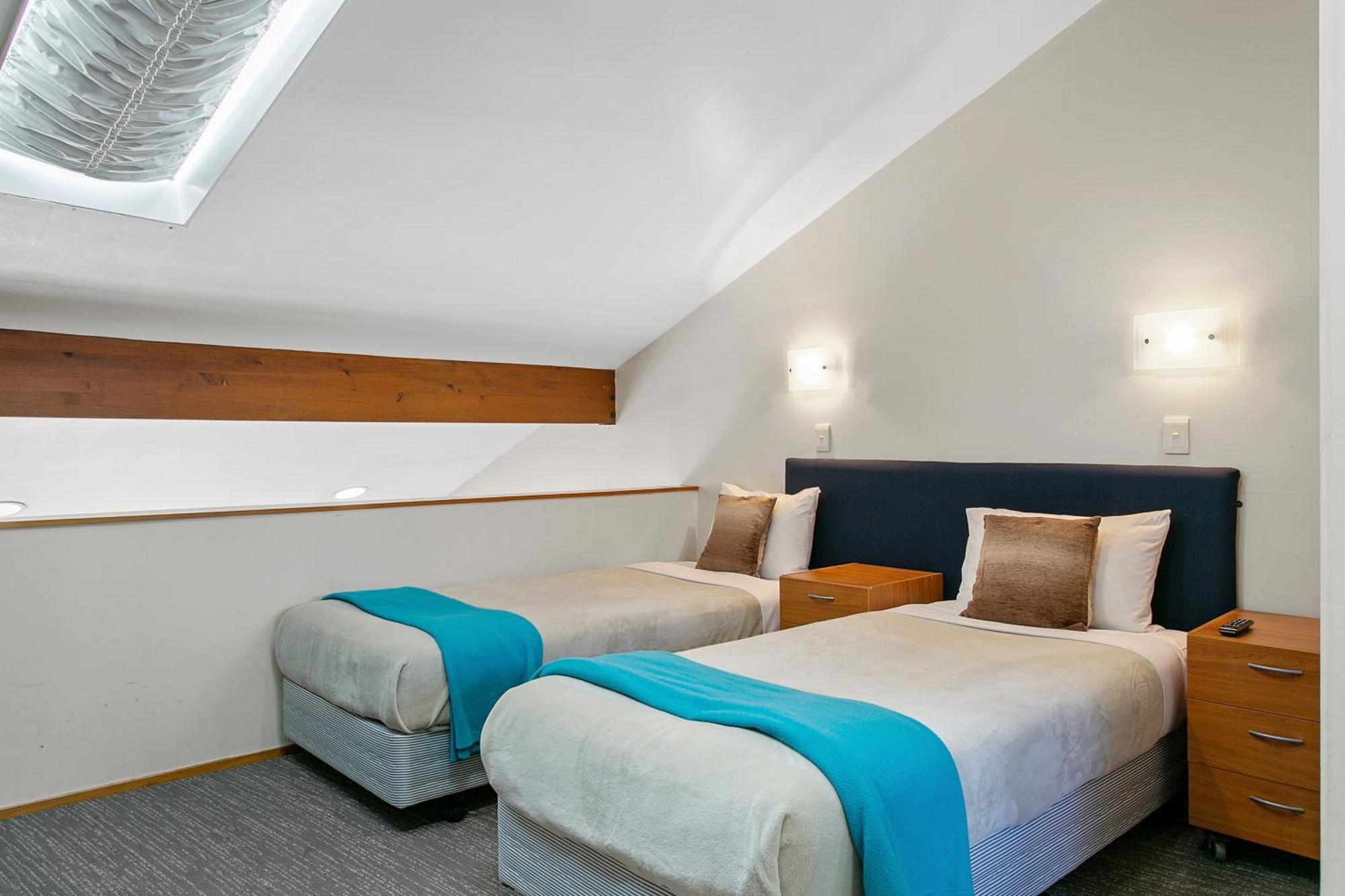 Cascades Lakefront Motel Taupo Eksteriør billede Loft room