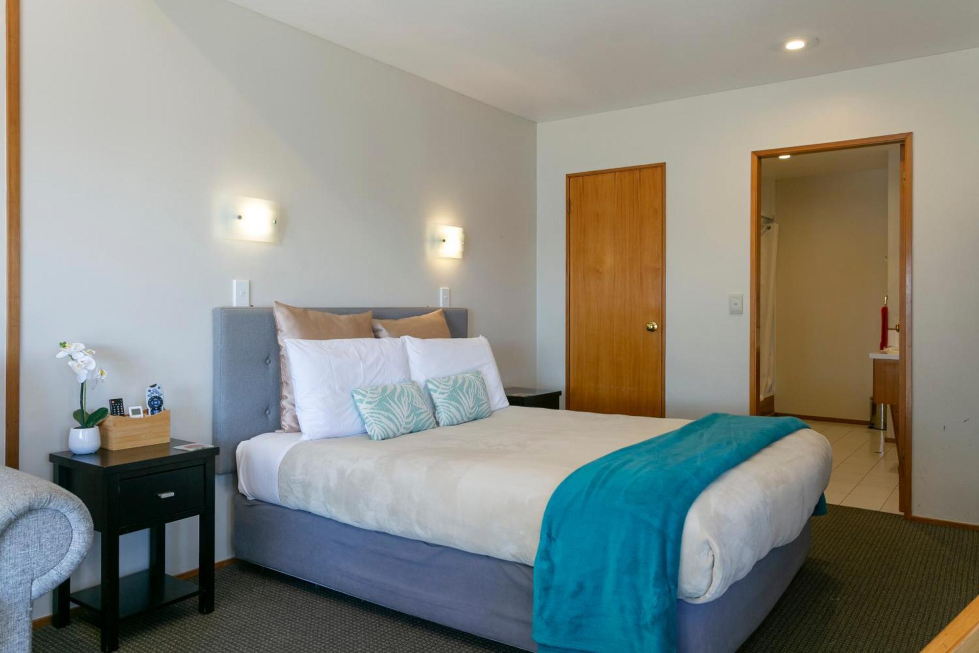 Cascades Lakefront Motel Taupo Eksteriør billede A bedroom at the hotel